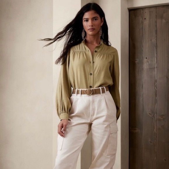 NWT - Banana Republic Factory Women's Poet-Sleeve Blouse, Coconut Husk - Size XL - Picture 3 of 7